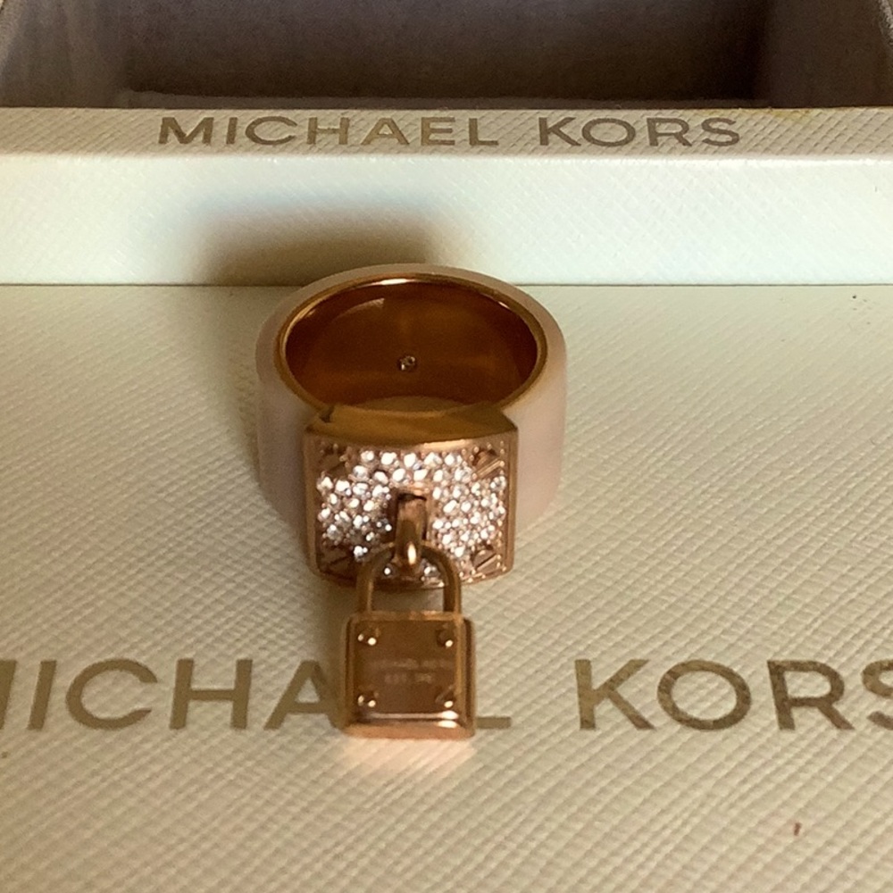 Mkm Gorgeous Pink Ring.